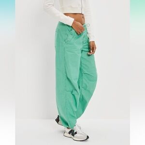 AE Snappy Stretch Low-Rise Parachute Pants